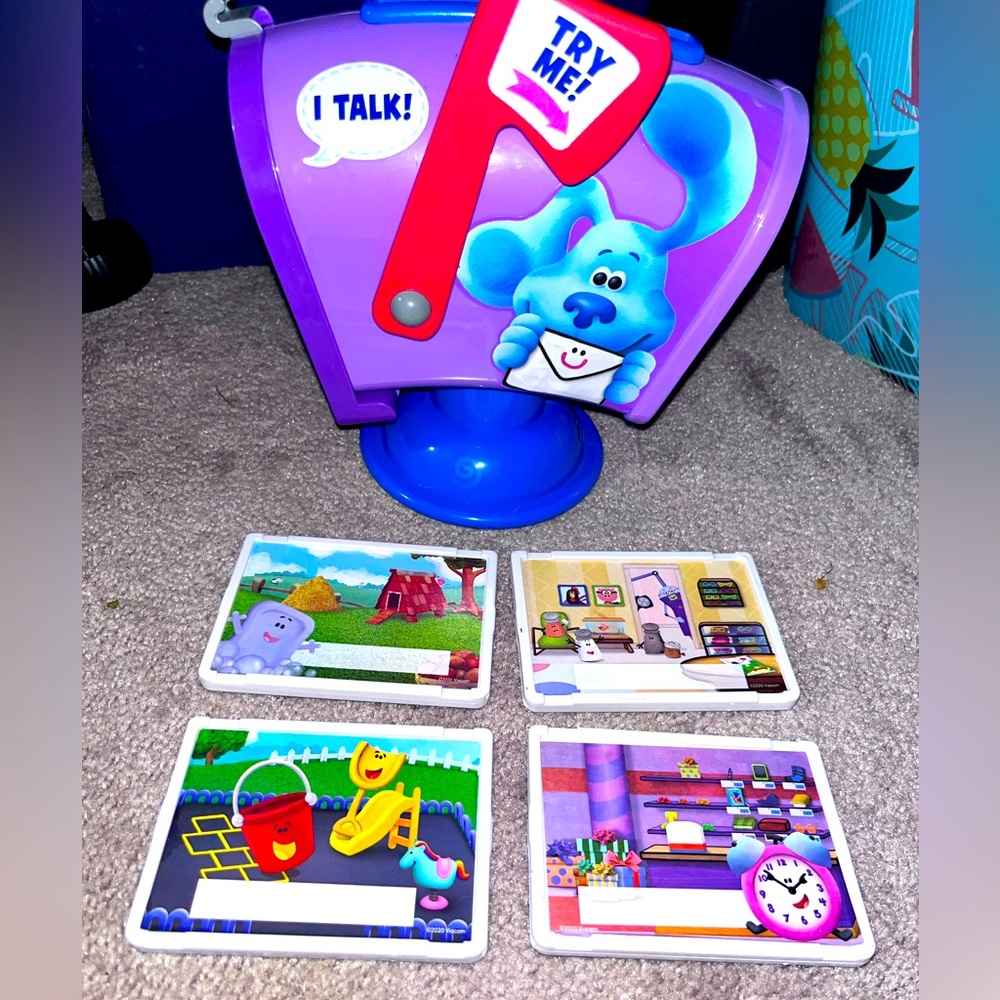 Blues Clues mailbox with 4 envelopes included